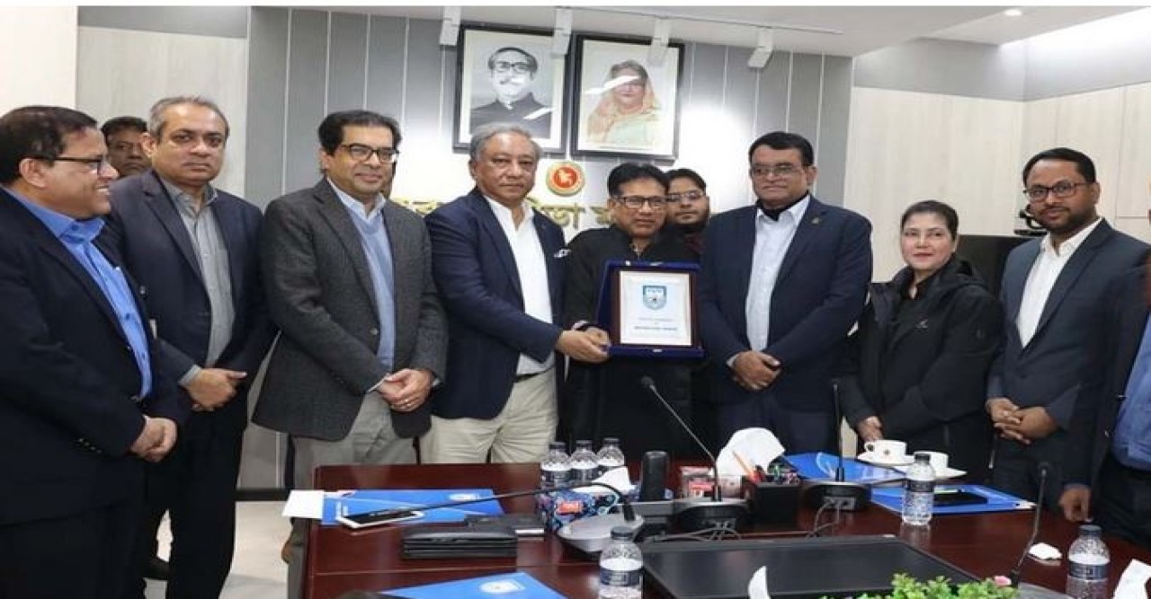 ফুটবলের লক্ষ্য এশিয়ান কাপ, হকির ইনডোর বিশ্বকাপ