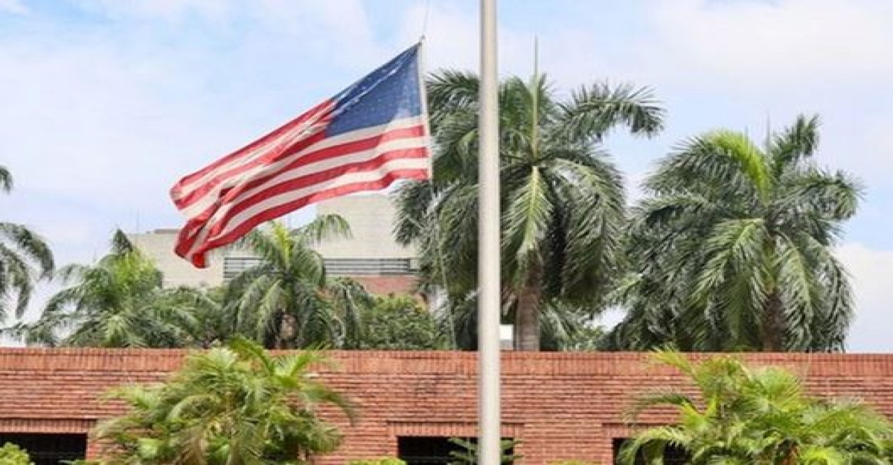 ঢাকায় মার্কিন দূতাবাসে আমেরিকান পতাকা অর্ধনমিত থাকবে শনিবার