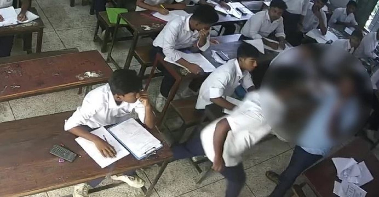 আদালতে আত্মসমর্পণ করল শিক্ষককে থাপ্পড় মারা সেই ছাত্র