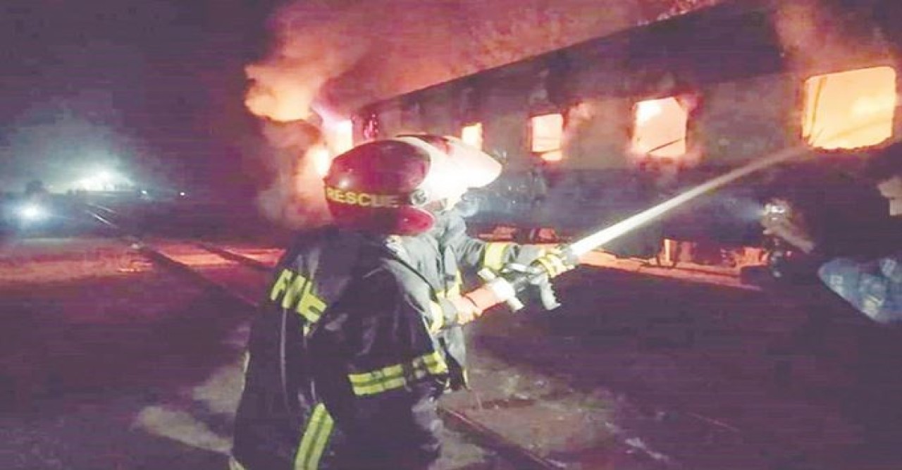 বিএনপির হরতাল : ট্রেন ও ১৬ যানে আগুন, গ্রেপ্তার ৫১০