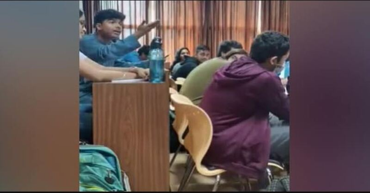 ভারতে মুসলিম ছাত্রকে ‘সন্ত্রাসী’ বলে শিক্ষক বরখাস্ত