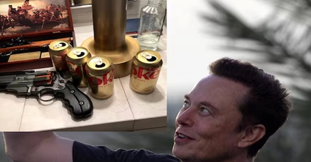 ইলন মাস্ক বিছানার পাশের টেবিলে কী কী রাখেন? জানালেন নিজেই