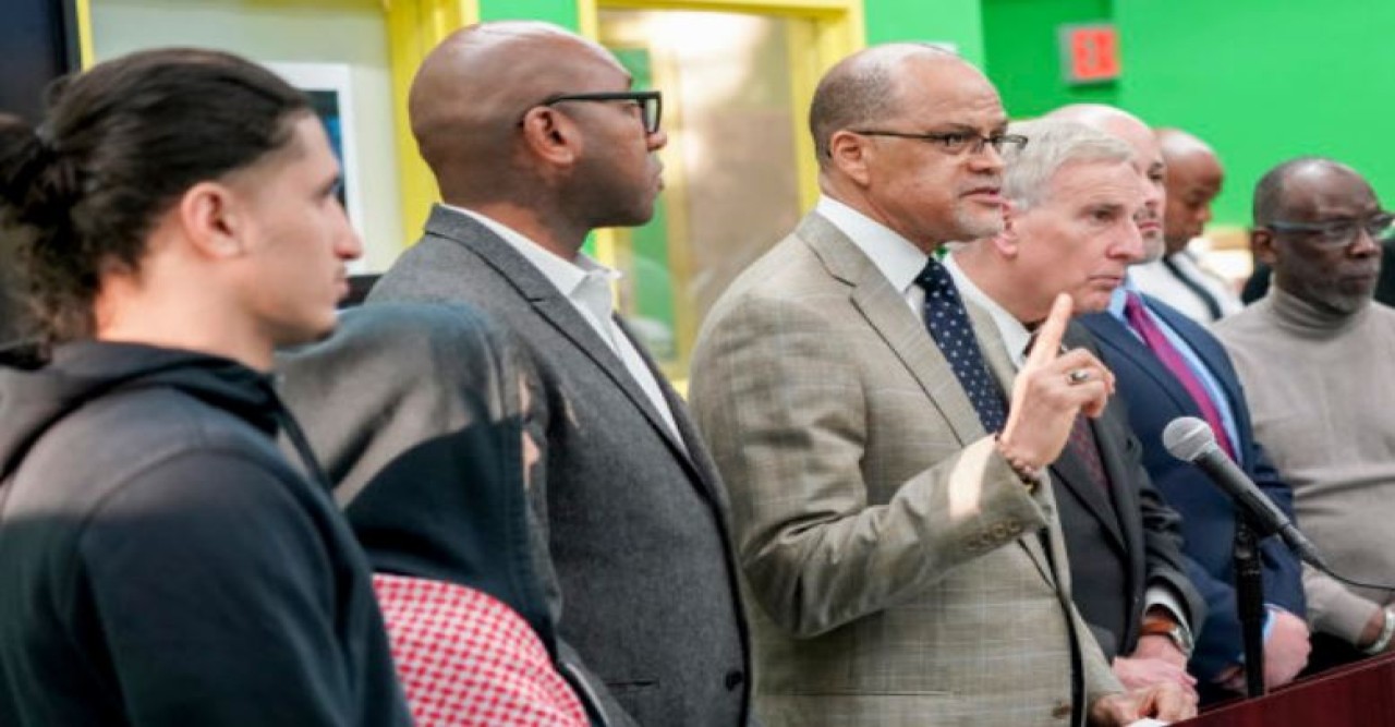 নিউইযর্কের একটি হাইস্কুলে ফিলিস্তিনপন্থী শিক্ষার্থীদের বিক্ষোভ, কয়েকজন বরখাস্ত