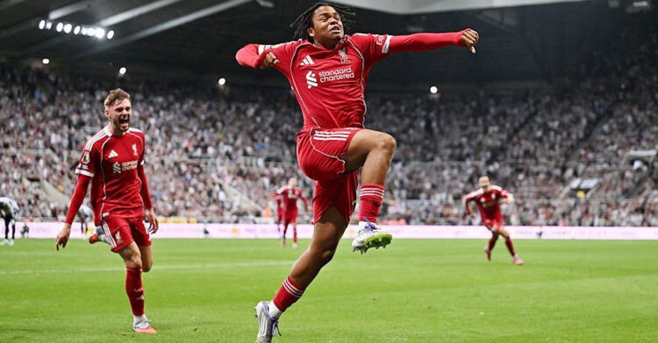 লিভারপুলের নাটকীয় জয়ে ১৬ বছরের এনগুমোহা শেষ মুহূর্তে নায়ক