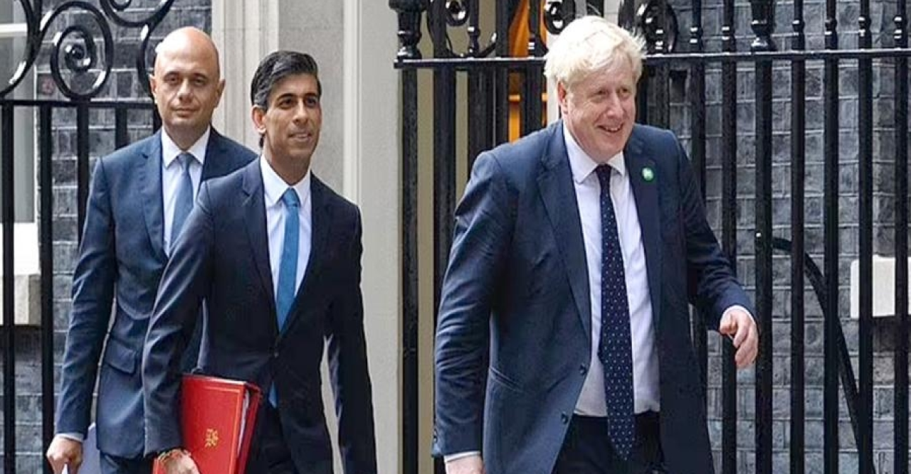 গুরুত্বপূর্ণ দুই মন্ত্রী খোয়ালেন জনসন