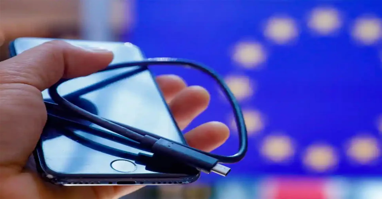 মোবাইল, ট্যাব ও ক্যামেরায় একই চার্জিং পোর্টের সিদ্ধান্তে ইইউ, বিপাকে অ্যাপল