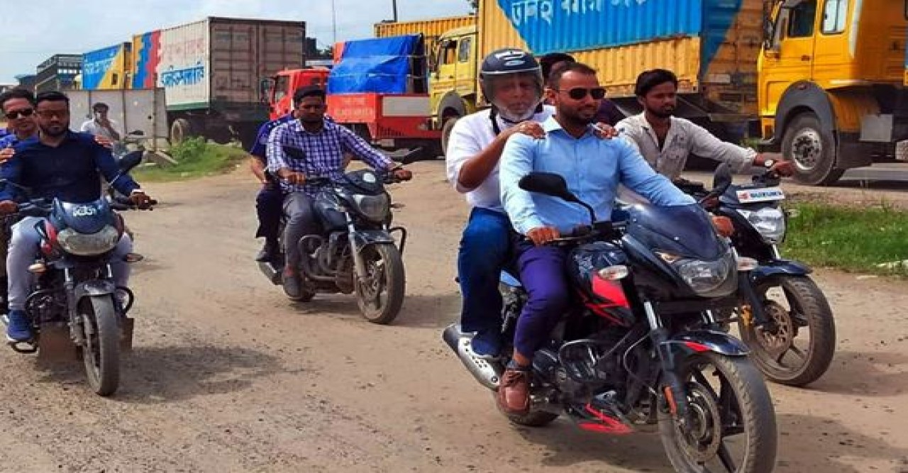 উপদেষ্টা ফাওজুল কবির মহাসড়ক পরিদর্শনে এসে নিজেই পড়ে গেলে যানজটে! ১২ কর্মকর্তাকে অফিস করা নির্দেশ মহাসড়কে