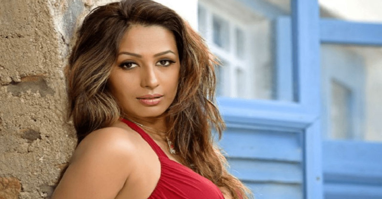 ‘কাশ্মিরা, যা নিজের চেহারা দেখ!’