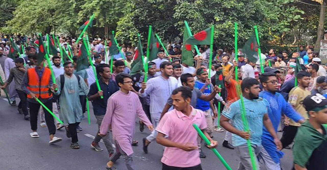 ধানমণ্ডি ৩২ নম্বরে অবস্থান করছেন আন্দোলনকারীরা