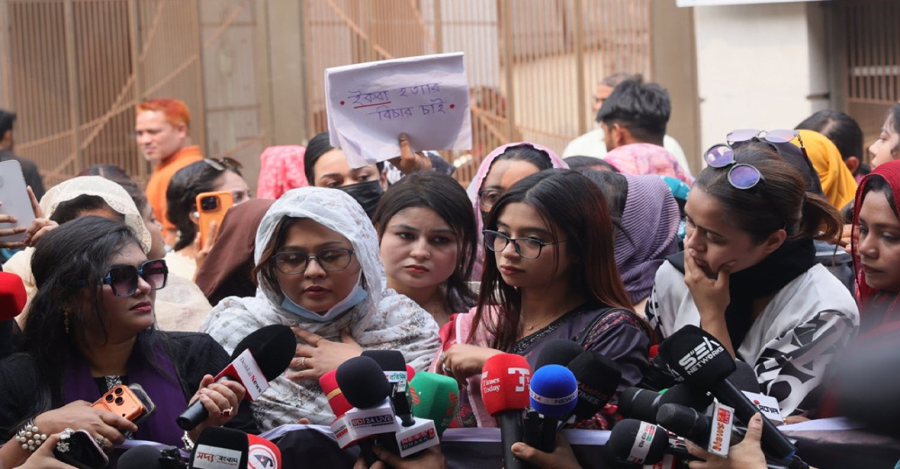 ইকরার মৃত্যু তদন্ত ও বিচার দাবিতে মানববন্ধন, আলভী–তিথিকে বয়কটের ডাক