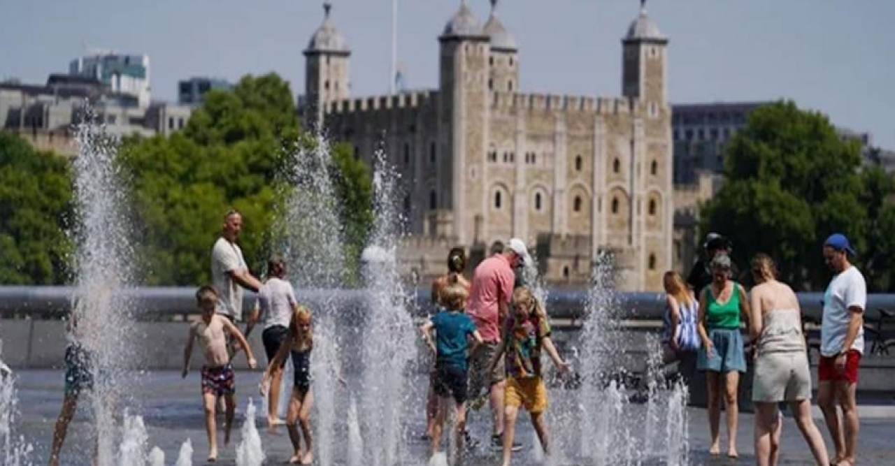 ইতিহাসের সবচেয়ে গরম দিন দেখল ব্রিটেন