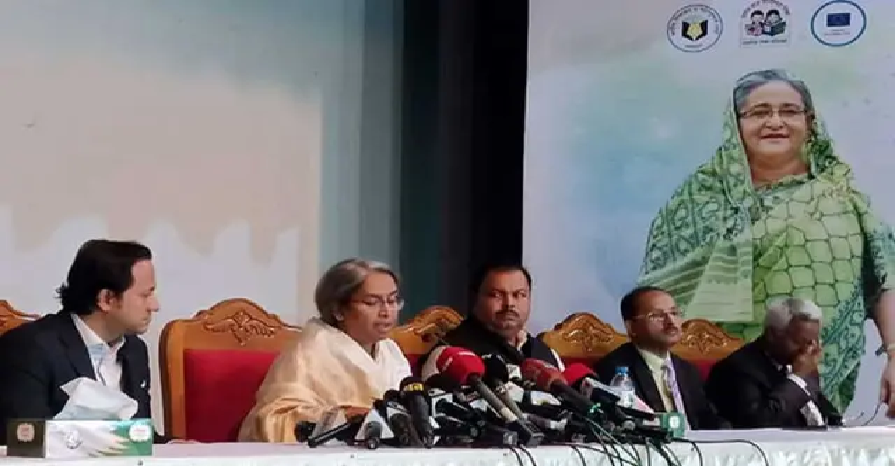 পাঠ্য বইয়ে ভুল : দুই কমিটি গঠনের কথা জানালেন শিক্ষামন্ত্রী