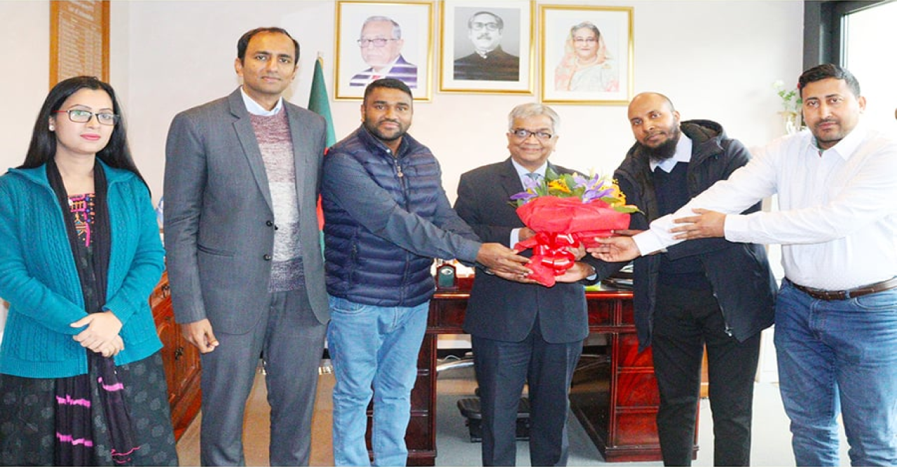 রোমস্থ বাংলাদেশের রাষ্ট্রদূতের সাথে বরগুনা জেলা সমিতির নেতৃবৃন্দের সাক্ষাৎ