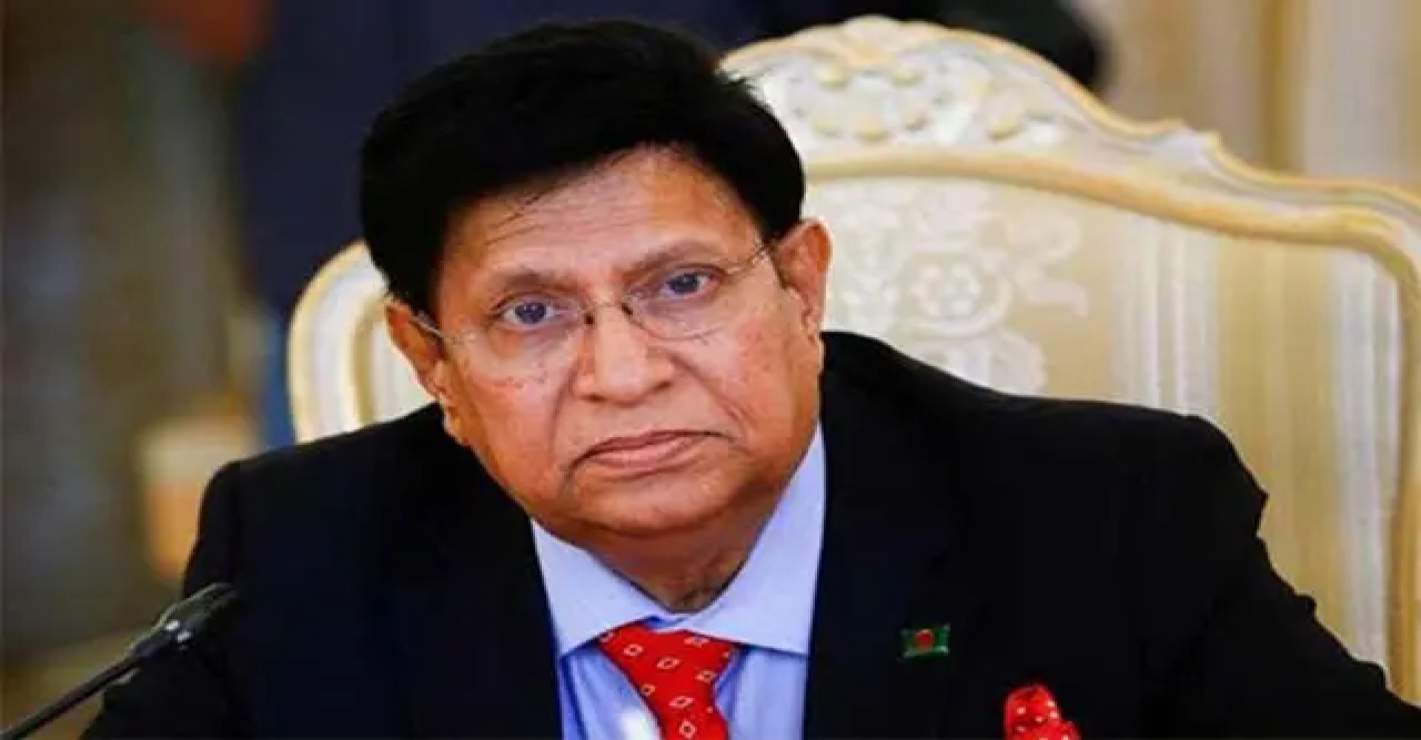 ভারত ও চীনের সঙ্গে ভারসাম্য রক্ষা করে চলতে হয় : মোমেন