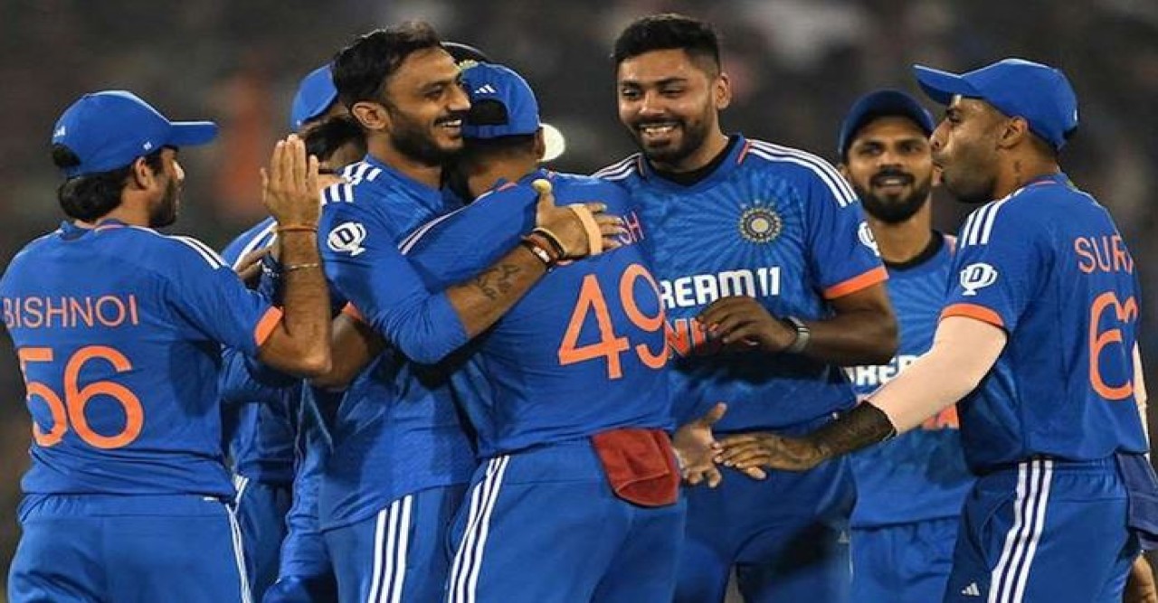 স্পিন ঘূর্ণিতে সিরিজ জিতল ভারত