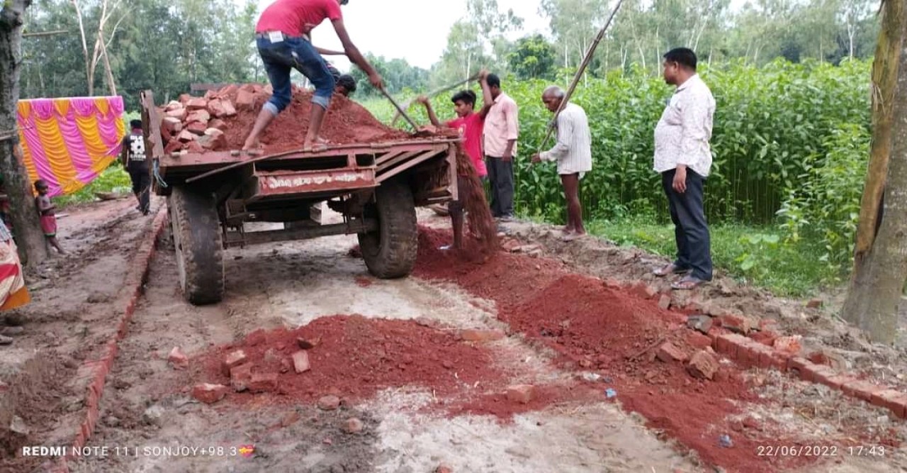 ঠাকুরগাঁওয়ে সাংবাদিককে দেখে নেয়ার হুমকি ঠিকাদারের