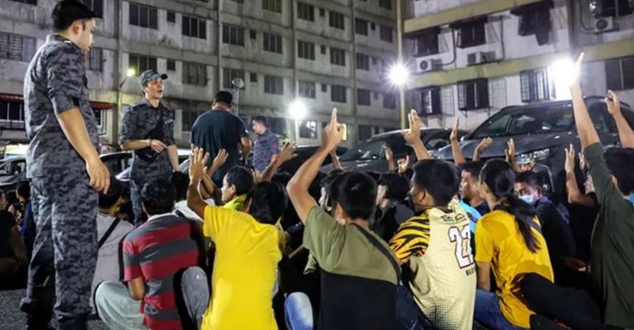 মালয়েশিয়ায় বাংলাদেশিসহ ১৭০০ অভিবাসী আটক