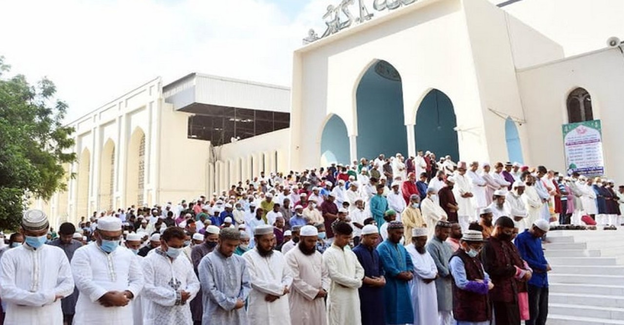 বায়তুল মোকাররমে ঈদের প্রথম জামাত অনুষ্ঠিত