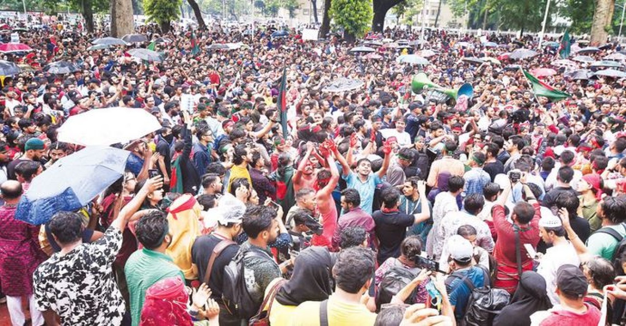 গণমিছিলে বিচ্ছিন্ন সংঘর্ষ, দুজনের মৃত্যু