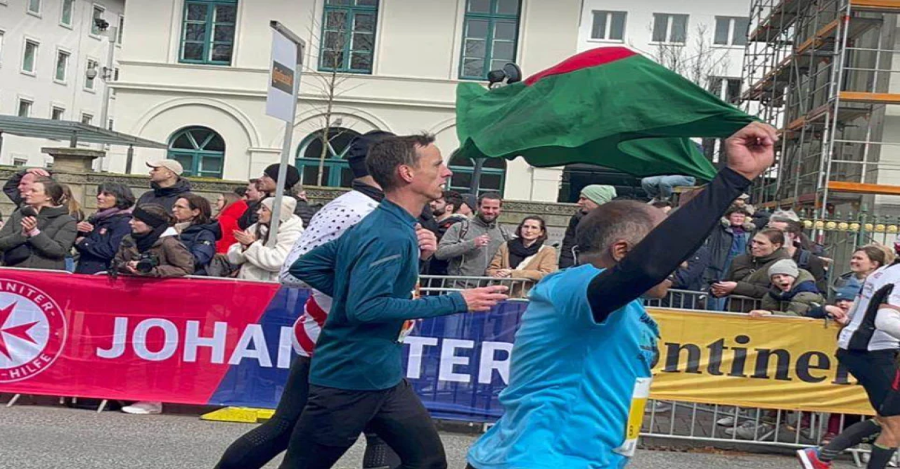 স্বাধীনতা দিবসে জার্মানিতে বাংলাদেশের পতাকা হাতে শিব শংকর পাল