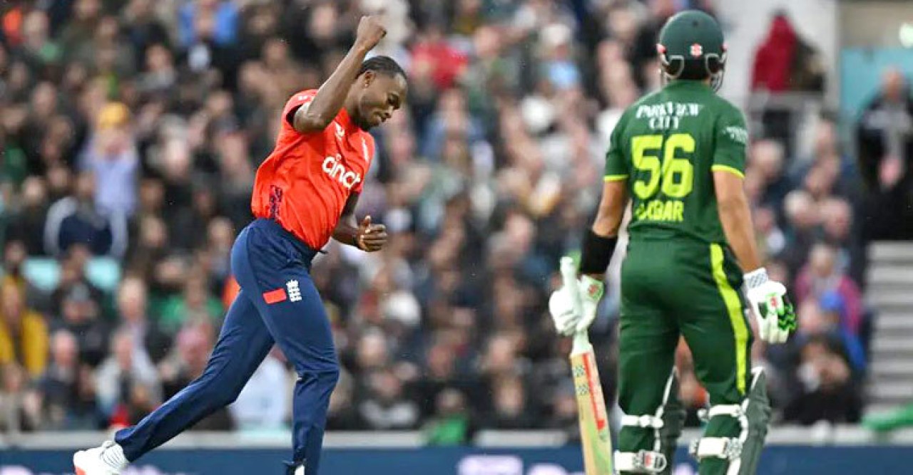 পাকিস্তানের বিশ্বকাপ স্বপ্নে বড় ধাক্কা, ফের ইংল্যান্ডের কাছে হার