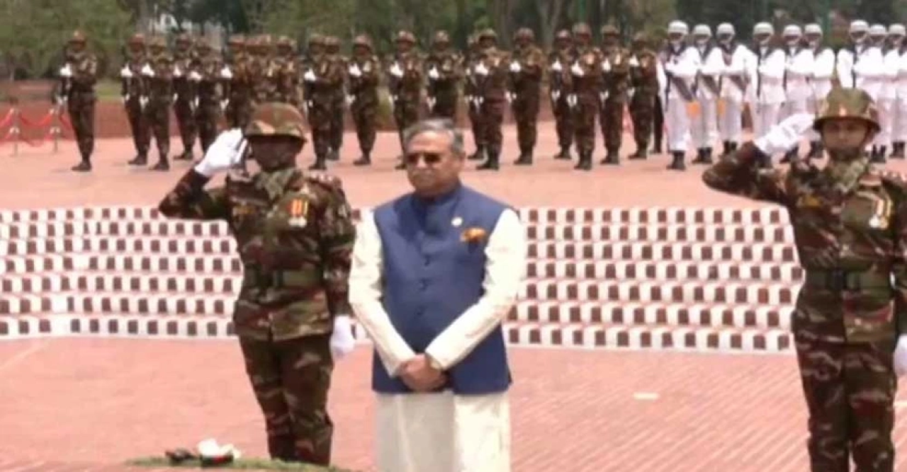 বীর শহীদদের প্রতি শ্রদ্ধা জানালেন নতুন রাষ্ট্রপতি