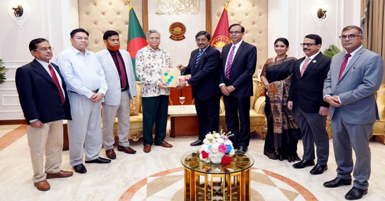 রাষ্ট্রপতির নিকট মানবাধিকার কমিশনের বার্ষিক প্রতিবেদন হস্তান্তর