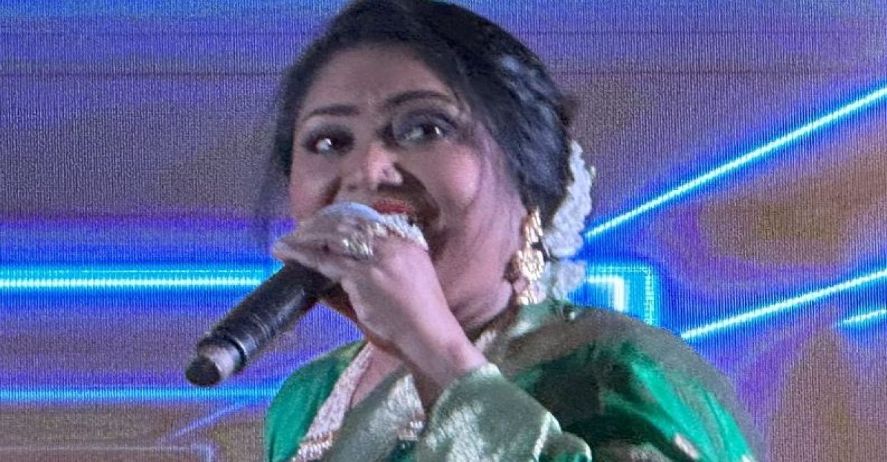 নিউইয়র্কে দর্শক শ্রোতাদের মন জয় করলেন সংগীত শিল্পী বেবি নাজনীন