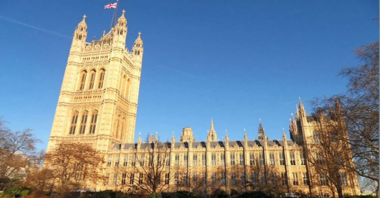 ব্রিটেনের পার্লামেন্ট ভবনে ফাঁটল, ভেঙে পড়ার আশঙ্কা