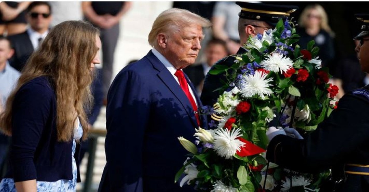 কবরস্থানে ট্রাম্পের সফর রাজনৈতিক স্টান্ট : কমলা হ্যারিস