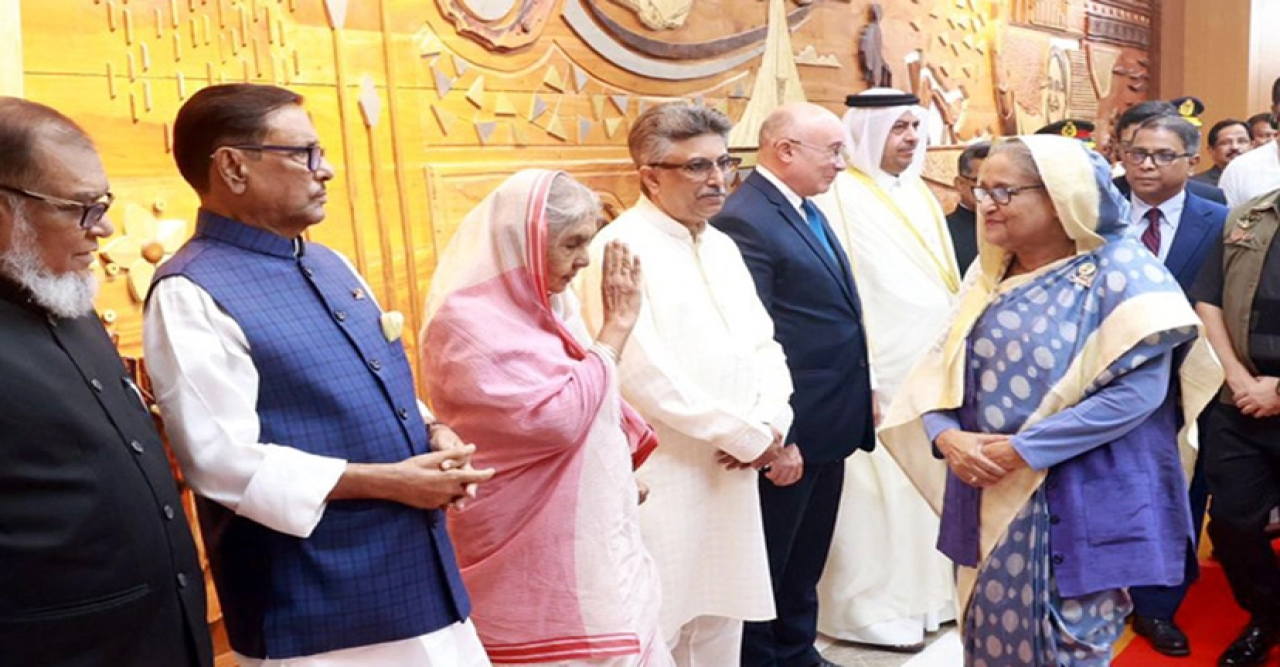 কাতারের পথে প্রধানমন্ত্রী