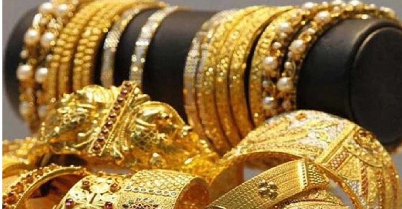 সোনার দাম বাড়ানোর একদিন পরই কমানোর ঘোষণা