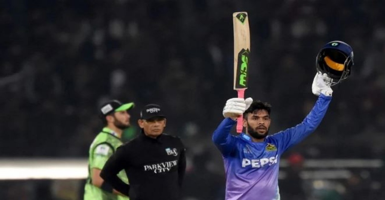 পাকিস্তানের হয়ে খেলতে চেয়ে আমিরাতে নিষিদ্ধ উসমান