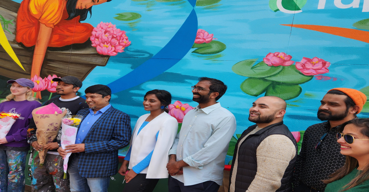 নিউইয়র্কের জ্যাকসন হাইটসে শিল্পী জিহানের আঁকা বাংলাদেশ ম্যুরাল “সেলিব্রেশন অব ডাইভারসিটি: মেমোরি অব বাংলাদেশ”