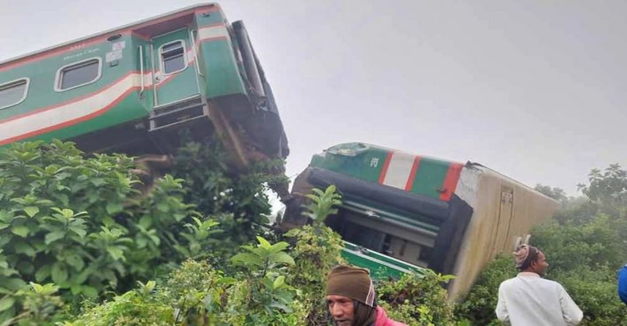 গাজীপুরে ট্রেনের সাত বগি লাইনচ্যুত, নিহত ১