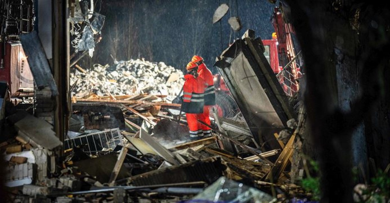 দ্য হেগে বিস্ফোরণের কারণ এখনো অজানা, মৃতের সংখ্যা বেড়ে ৬