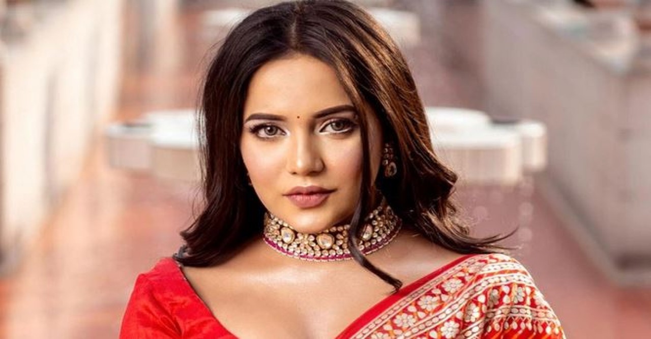 ভ্লগিং শুরু করলেন মাহি