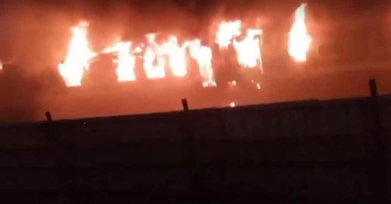 তেজগাঁওয়ে মোহনগঞ্জ এক্সপ্রেস ট্রেনে আগুন, ৪ মরদেহ উদ্ধার