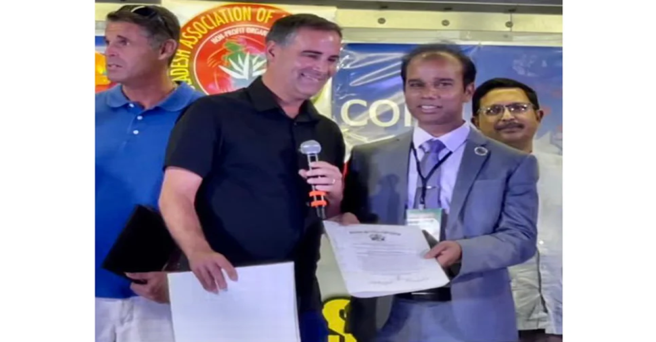 সমাজসেবায় অবদান রাখায় দুইটি স্বীকৃতি পেলেন কাদের মিয়া