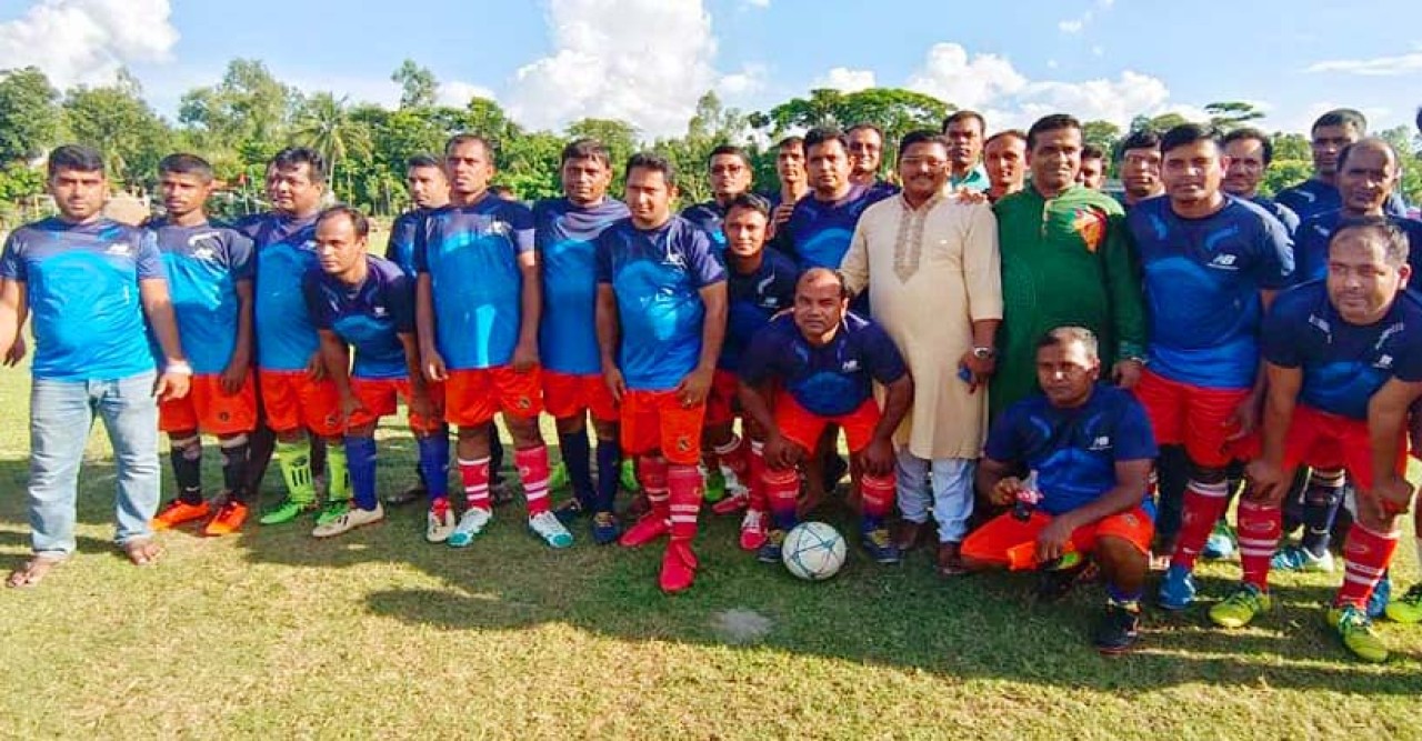 গোপালগঞ্জের সাতপাড়ে শিক্ষক বনাম ব্যাংকার্স প্রীতি ফুটবল ম্যাচ অনুষ্ঠিত