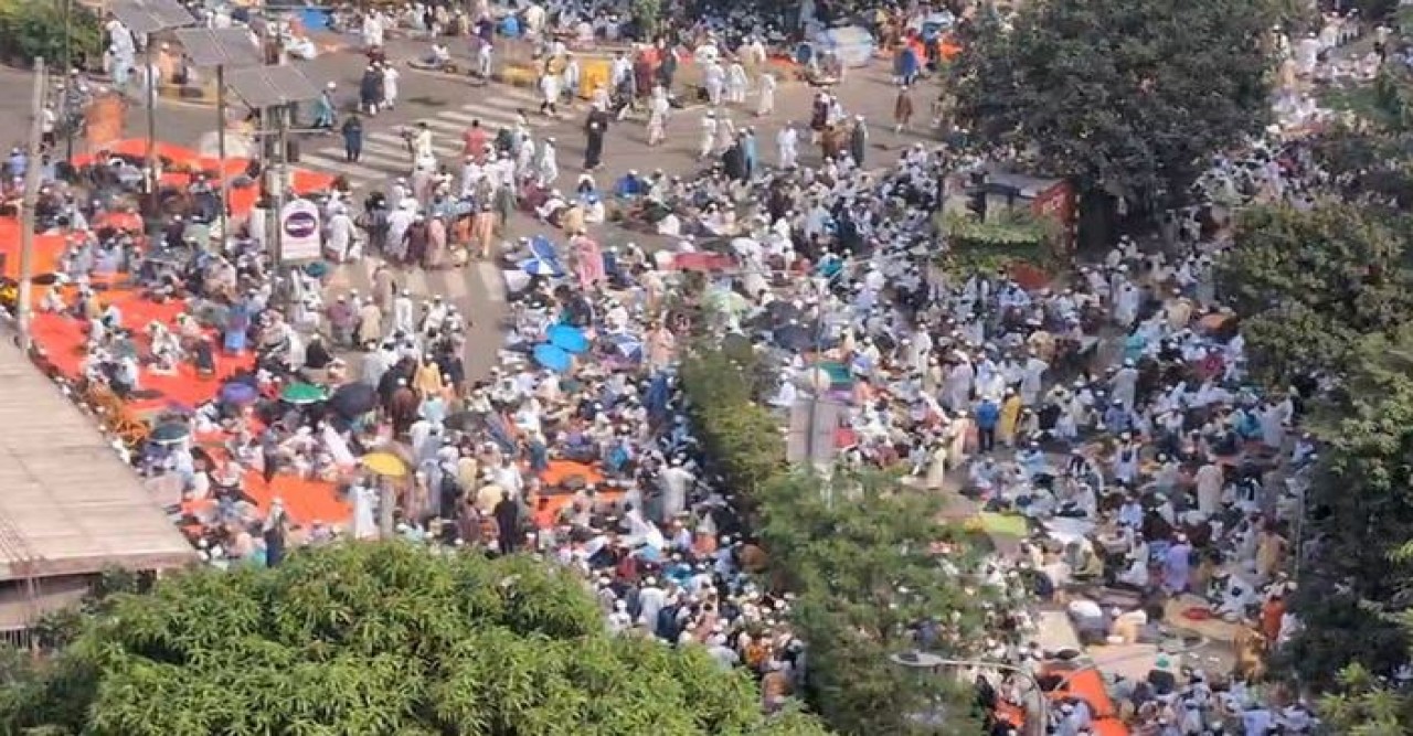 কাকরাইল মসজিদের দায়িত্ব নিয়েই জুমা পড়লেন সাদপন্থীরা