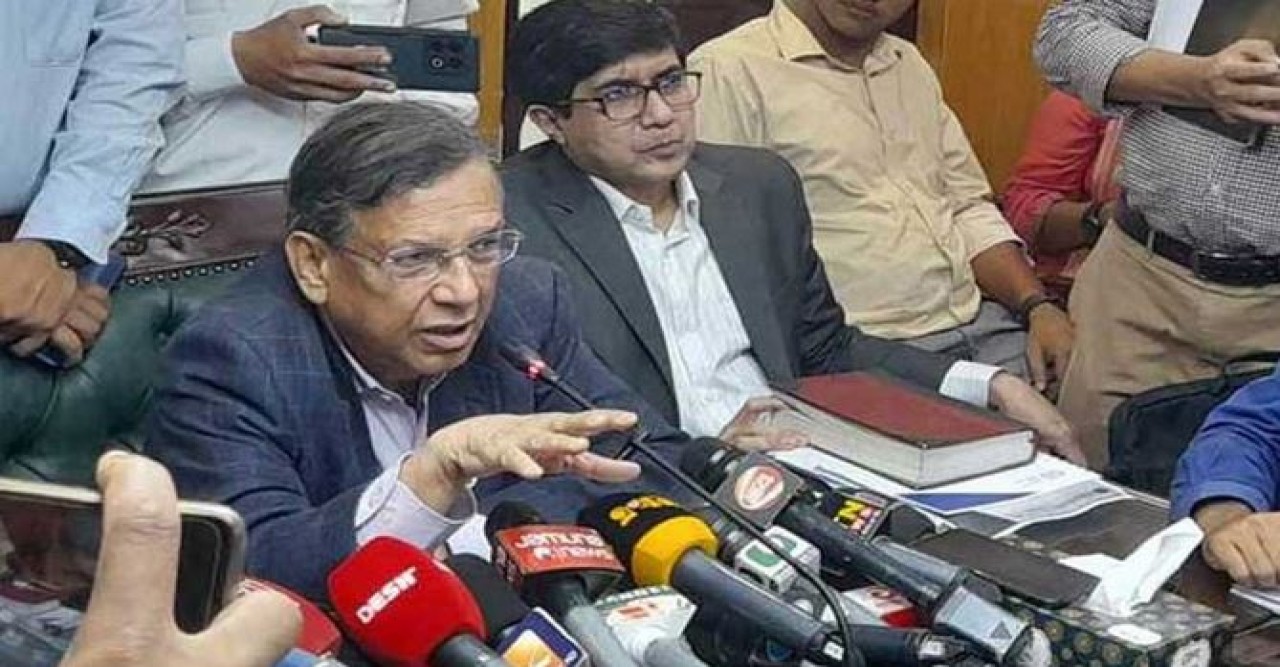 ‘খালেদা জিয়ার বিদেশে চিকিৎসার জন্য রাষ্ট্রপতির কাছে ক্ষমা চাওয়ার সুযোগ আছে’