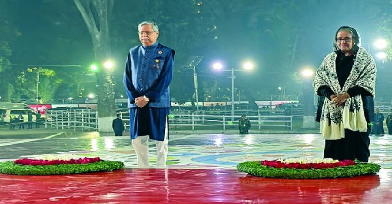 ভাষাশহীদদের প্রতি রাষ্ট্রপতি ও প্রধানমন্ত্রীর শ্রদ্ধা