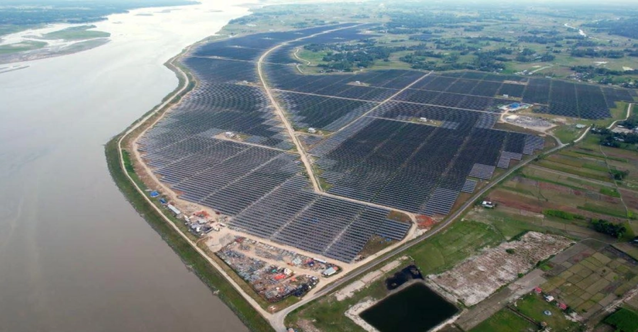 দেশের সবচেয়ে বড় সৌরবিদ্যুৎ কেন্দ্র উদ্বোধন করলেন প্রধানমন্ত্রী