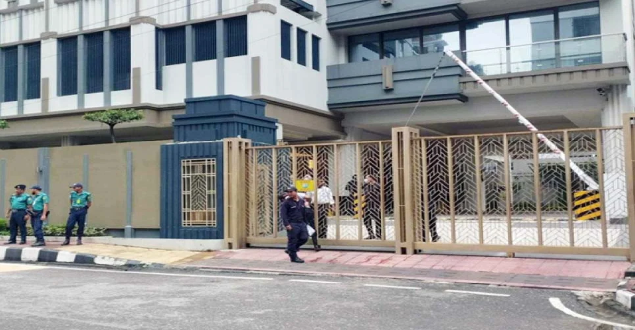 আওয়ামী লীগ বিএনপি ও জাতীয় পার্টি নেতাদের সঙ্গে চা চক্রে দুই কংগ্রেসম্যান