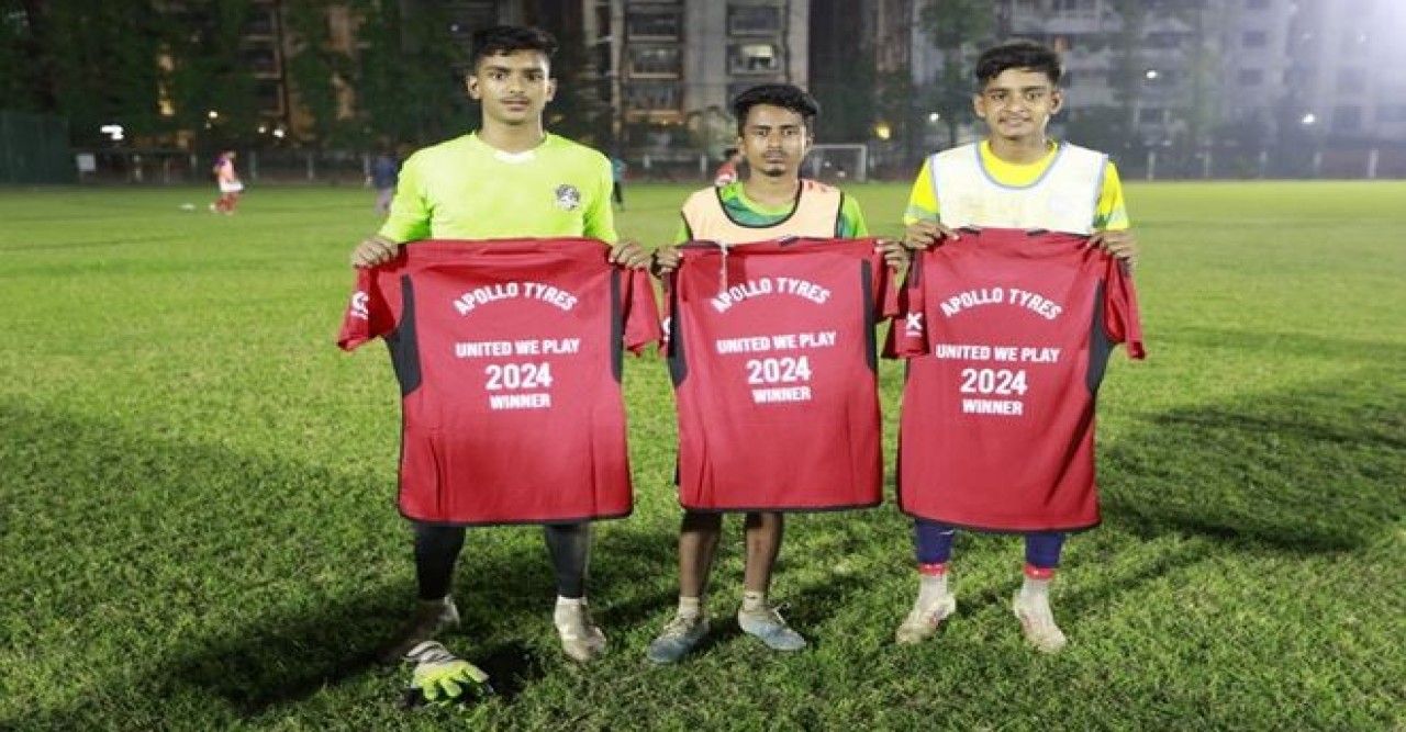 ম্যানইউর অনুশীলন ক্যাম্পে বাংলাদেশের তিন কিশোর