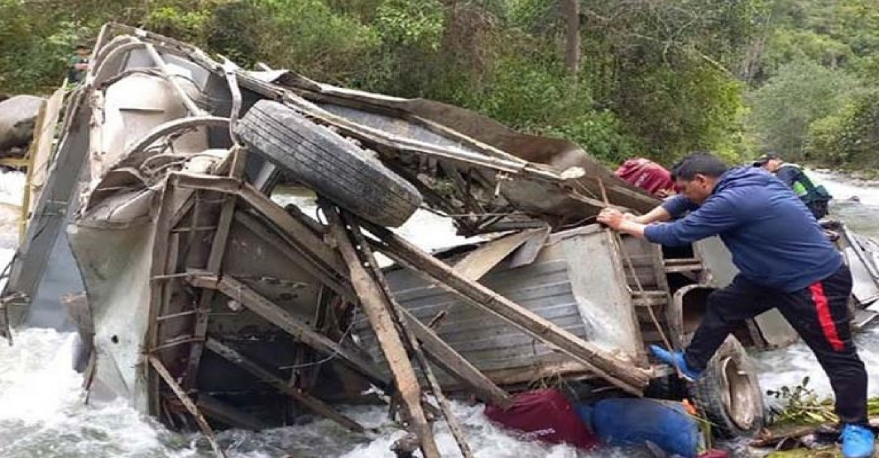 পেরুতে পাহাড়ি রাস্তা থেকে বাস খাদে, মৃত ২৫