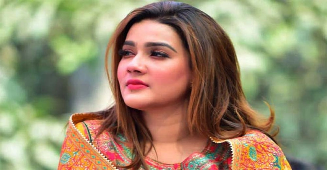 অন্যের বুকিং ক্যানসেল করে ভ্রমণ, কটাক্ষের মুখে মাহি