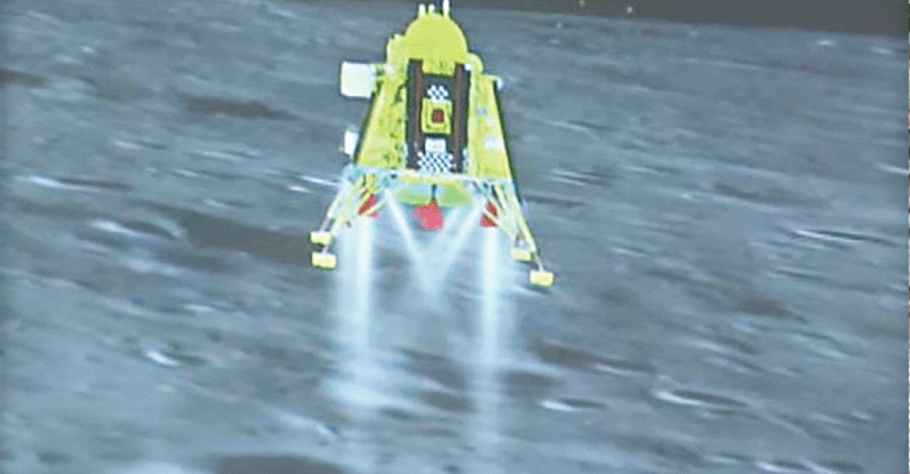 চাঁদের রহস্যময় মেরুতে ভারতের চন্দ্রযান