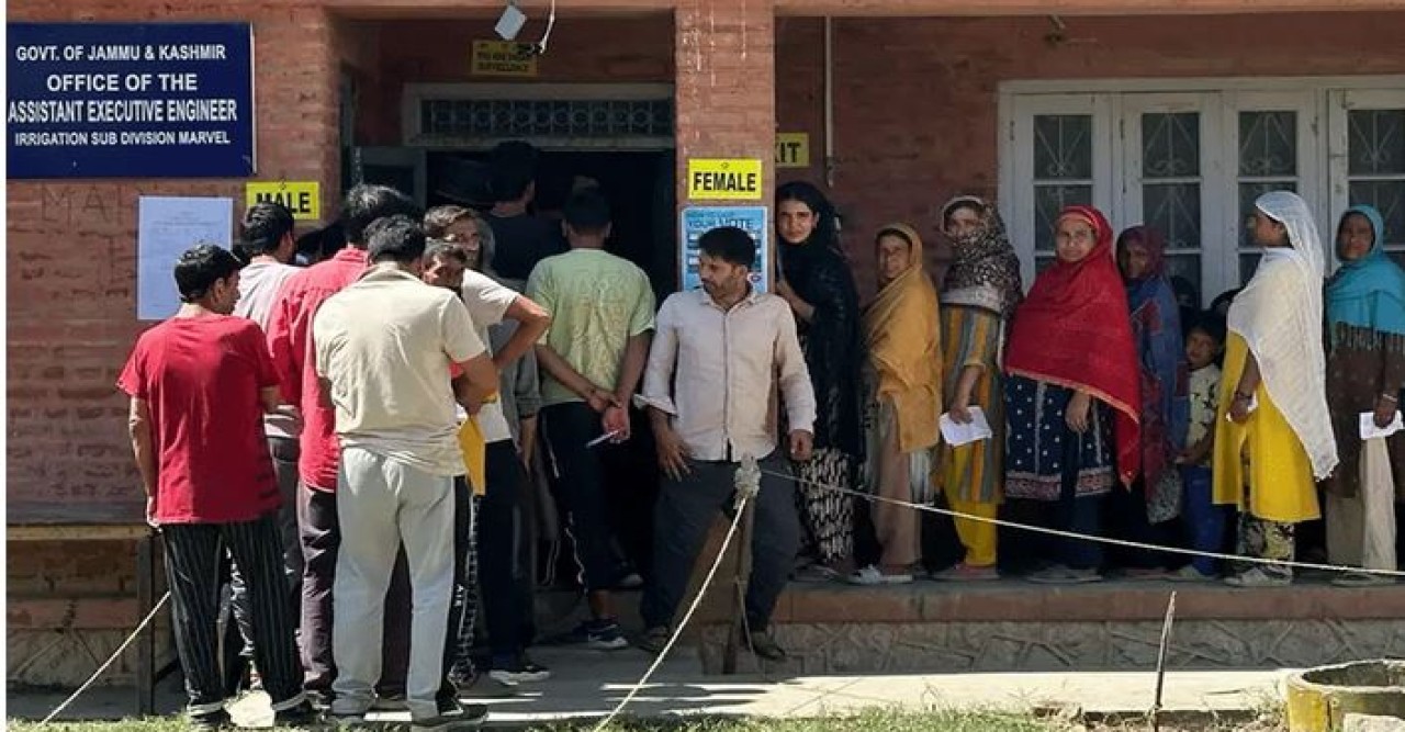 কাশ্মীরে শান্তিপূর্ণ ভোট, লড়ছেন ১০ সাবেক ‘বিচ্ছিন্নতাবাদীও’